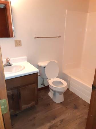$625 / 2br - 750ft2 - 200 E. Krych St. #15 - 2 Bedroom / 1 Bathroom - Available October 2025 (Thorp)63845958420481124
