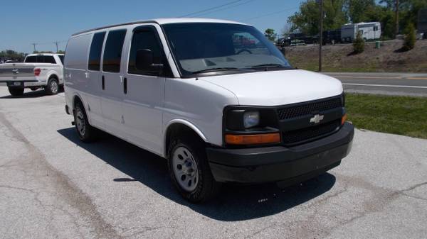 2009 Chevrolet Express - Photo 2