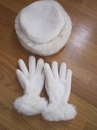 Carter's Toddler Size 4-7 Hat & Gloves 1