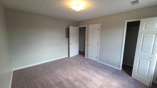 $925 / 2br - 0900ft2 - Nice 2 Bedroom 1.5 Bath (189 Donabrook Court) (Lexington)64022450602883121