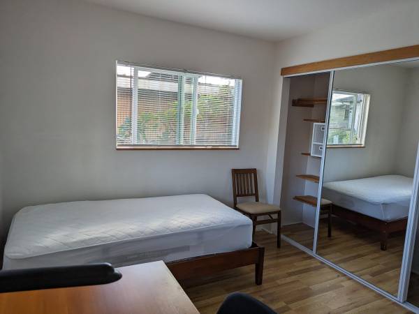 $1,000 / 4br - Furnished Private Room in Kaimuki House, by Diamond Head, Oct 1st (Kaimuki/Diamond Head)63939529637890120