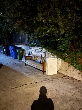 CURB ALERT - FURNITURES, HOME GOODS 1