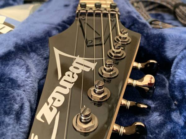 "like new" - Ibanez S Series S670QM Electric Guitar - pearl black 1