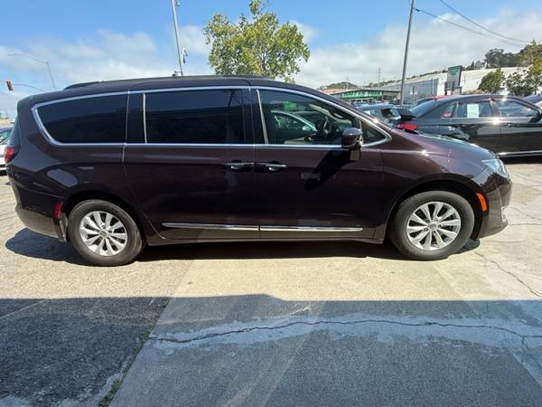 2017 Chrysler Pacifica Touring-L * SE HABLA ESPANOL * - $15,499 (** FAST APPROVALS! SE HABLA ESPANOL! **)63470788654979123