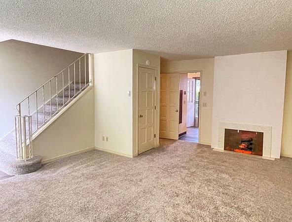 $1,410 / 2br - Timeless 2 Bed in South Salem|| Spacious Floorplans! || Quaint Kitchen (South Salem)63660444188801124