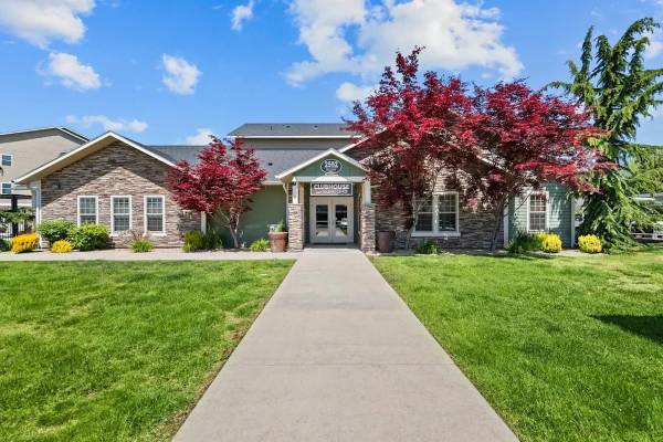 $1,525 / 2br - 906ft2 - Playground, Microwave, Rentable Garages, Picnic Areas (2552 W. Selway Rapids Lane)63981534124419123