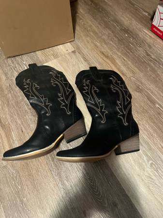 Cowgirl boots size 7 1