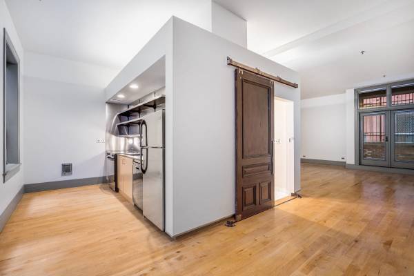 $3,250 / 1br - 1320ft2 - Oversized Picture Windows, Bicycle storage (606 2nd Avenue, Seattle, WA)63929302178307123