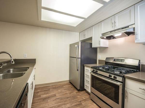 $2,225 / 1br - 712ft2 - Controlled Access Gates, Stainless Steel Appliances, Disposal64028083441539121