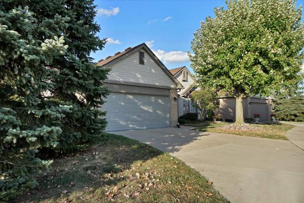 $269,900 / 2br - 1383ft2 - Beautiful Updated Condo for Sale in Clinton Township!! (Clinton Township)64018940806913121