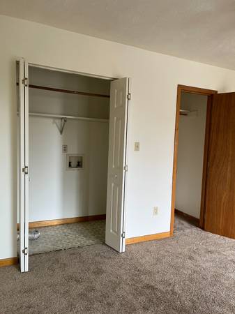 $1,600 / 2br - Nice top floor unit in North Asheville (Beaverdam Lake)64029374864003124