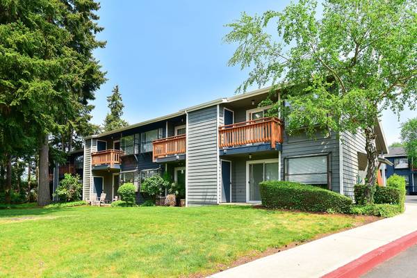 $2,099 / 2br - 816ft2 - Playground, Fitness Center, Abundant Natural Light (9860 Bushlac Lane Northwest, Silverdale, WA)63659517080579121