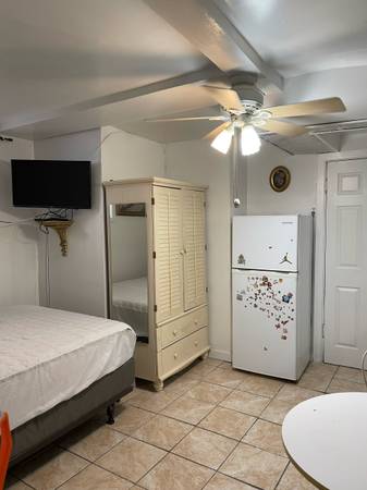 $1,400 small self contained studio (Brooklyn)63874740572547123
