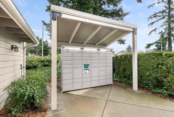 $1,625 / 2br - 1041ft2 - A spacious, 1-bedroom apartment w/ in unit w/d, wood burning fireplace (Clark County)63831327324801124