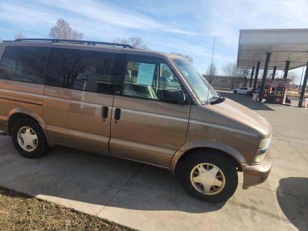 2001 chevy Astro Van - $3,950 (west des moines)63613553879811123