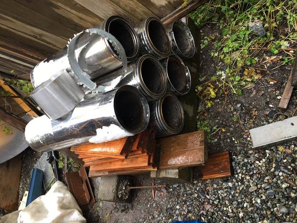 2  8 inch pipe comes with  valiant stove.. stove is rusted  needs  the 1