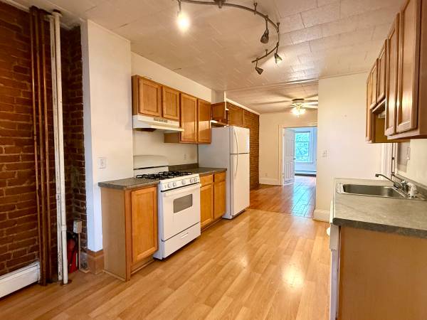 $2,600 / 2hab - 750ft2 - 2 hab con lavavajillas, patio privado, lavandería en el edificio. ¡Se aceptan gatos! Disponible AHORA (Boston - Allston - Mead St)63863137096067122