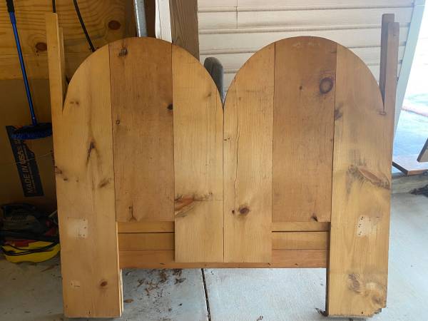 Home Made Queen Size Heart Shaped Head & Footboard With Rails - $100 (Dawsonville)63470456513283121