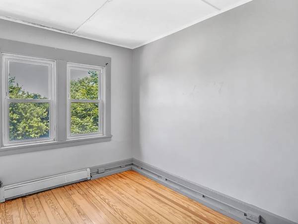 $1,300 / 3br - 1024ft2 - HOUSE FOR RENT (94 Oak St, Waterbury, CT)64010164100097120