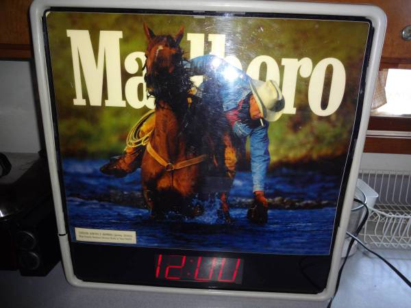 Marlboro moving water Light up led clock Sign 1