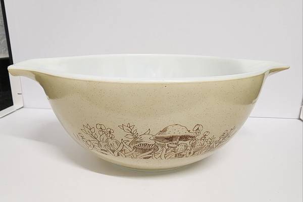 Vintage Pyrex Cinderella Mixing Bowl 1