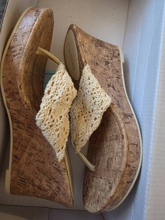 Brand New women's size 7 1