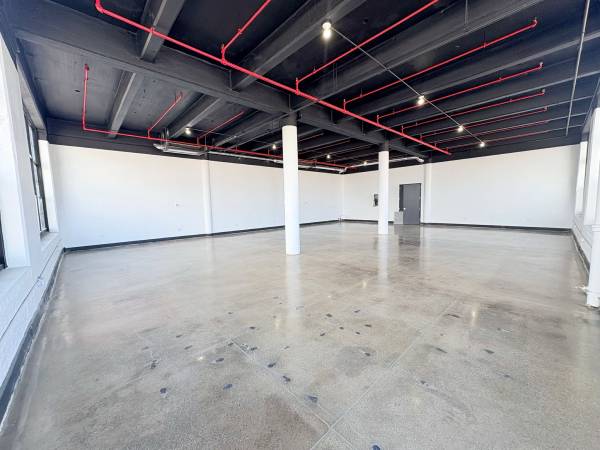 $7,400 / 2786ft2 - Corner Loft Office | 2,786 SF | Skyline Views + Renovated Industrial Building (Brooklyn)63912046043779124