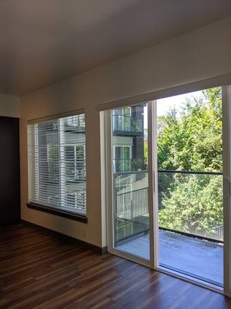 $2,690 / 1br - 797ft2 - Peacful nights on the rooftop and incredible fitness sessions at home! (Lower Queen Anne)63852483716609122