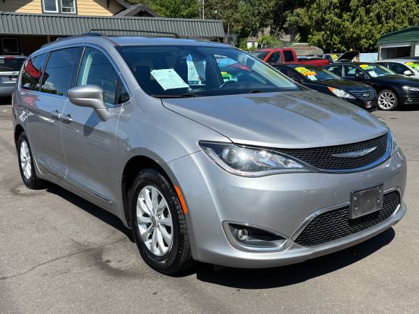 2017 Chrysler Pacifica//beautiful van for a great price - $6,999 (CLEAN TITLE // AMAZING DEAL!!BEST PRICES IN TOWN GUARANTEED)63618484075649124