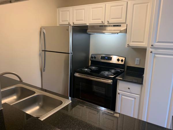 $1,339 / 1br - 669ft2 - 1/BD 1/BA, Pond Views, On-Site Laundry Facility64002492742785124