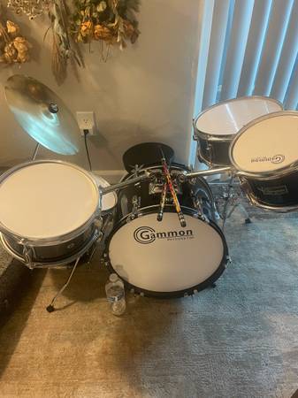 Drum kit for kiddos 1