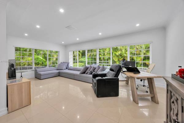 $7,200 / 4br - 1845ft2 - 🔑 4/2 SOUTH MIAMI:  Get It Now  Spacious Light-Filled Updated 4-Bedroom Home (South Miami)64049275592706121