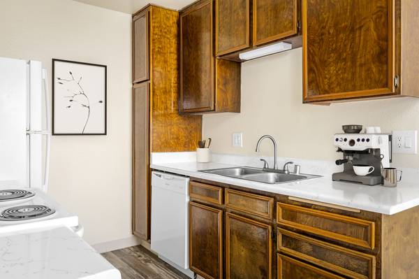 $2,705 / 2br - SPACIOUS 2 BED 1.5 BATH AVAILABLE TO RESERVE TODAY!!! (Chula Vista)63866051649155124