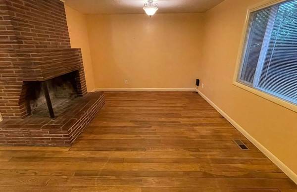 $2,500 / 2br - 1020ft2 - Charming 2bd/1b - just half a block from Columbia Elementary! (Bellingham)63920957326466121