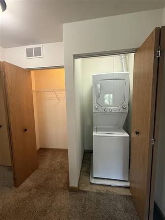 $1,665 / 2hab - 940 pies² - ¡Hermoso departamento de 2 habitaciones y 2 baños! Cerca de centros comerciales y transporte público (1947 Eagle Ridge Drive, Waukegan, IL)63846717323267124