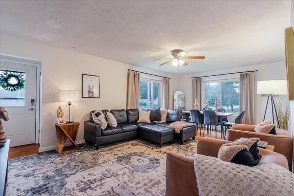 $1900.00 / 4br - 2000ft2 - 310 W Prairie Street - Heyworth IL63700527835651122