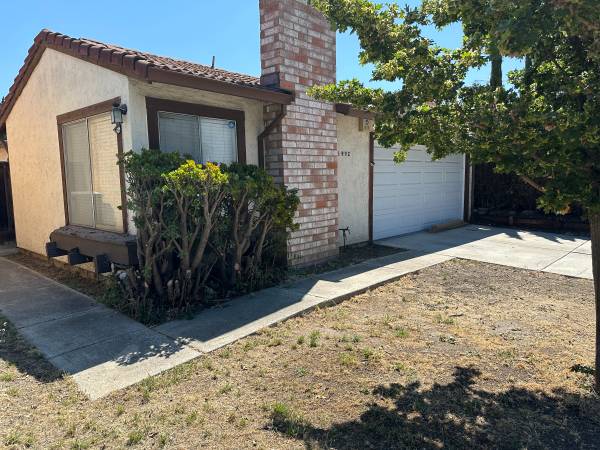 $3,595 / 3br - 1101ft2 - Single Family Home, 3-bedroom, yard, new floors (san jose north)63664186078595120