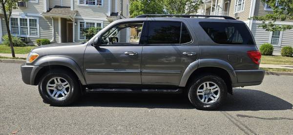 TOYOTA SEQUIOA SR5 4X4 LOW MILES WOW!! $5999 - $5,999 (Staten Island)63469910917891121