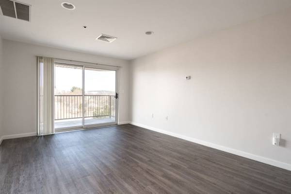 $1,900 / 1br - 790ft2 - Balcony, Open Floor Plan, Fitness Center (180 Woodbury St, Manchester, NH)63656212506115122