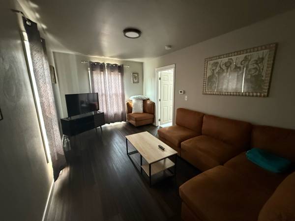 $1,650 / 2br - 1100ft2 - Waterfront 2 bedroom units, internet, elctric, gas included! (Two Rivers)63813311611395122