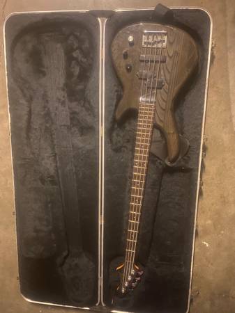 Aria Pro II Electric Bass with Hard Case 1