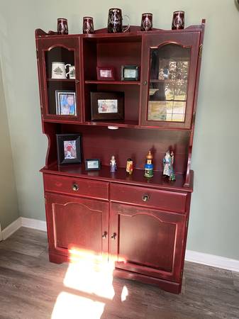 Hutch Rustic Red Two Pieces Blow Out Price $20 must go! 1