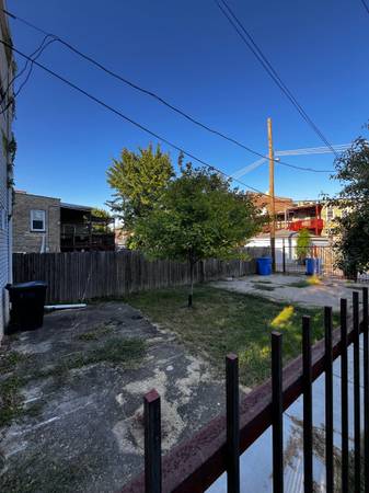 $99,900 / 4br - 2004ft2 - Fire Damaged 2 Flat (Chicago)63898857892482124