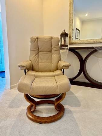 Ekornes Stressless Leather Recliner and Ottoman 1