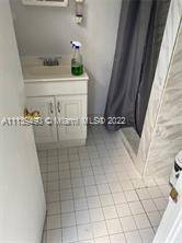 $1,300 / 1br - 600ft2 - Furnished Clean  safe area , Walk to shops (hollywood)64002011768451123