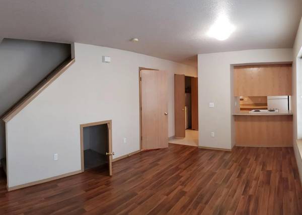 $1,550 / 2br - Huge 2 Bed Townhome with AC, WD - Pets Welcome, Suburban Feel (East Portland)63831326001537121