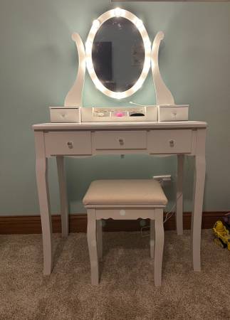 kid mirror dressor up bench 1