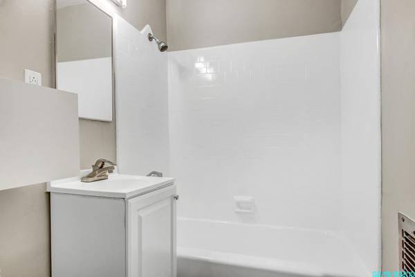 $2,695 / 2br - 1000ft2 - 2 Bed 1 Bath in West Los Angeles ^ Gas Range ^ Pet-Friendly ^ Must See (Near Culver City)63701130041089123