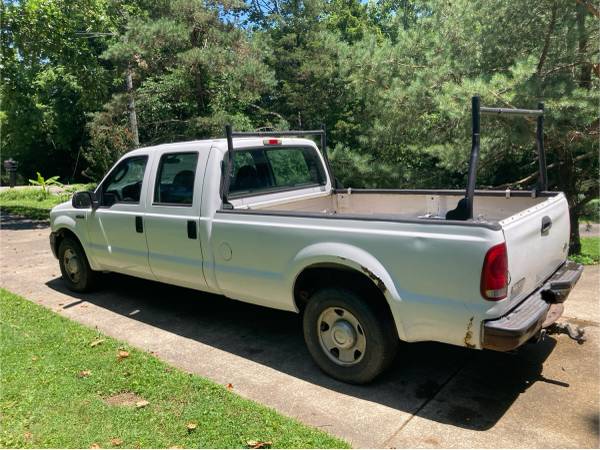2005 Ford F250 Super Duty Crew CabXLT Pickup 4D 8 ft - $4,300 (Crestwood)63621800144001124