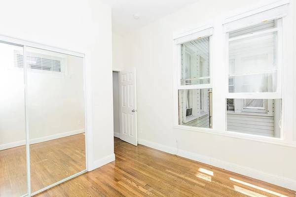 $900 / 1br - Sunny 1BR with Bay Views in Pacific Heights 🏡 (pacific heights)64049799243393123